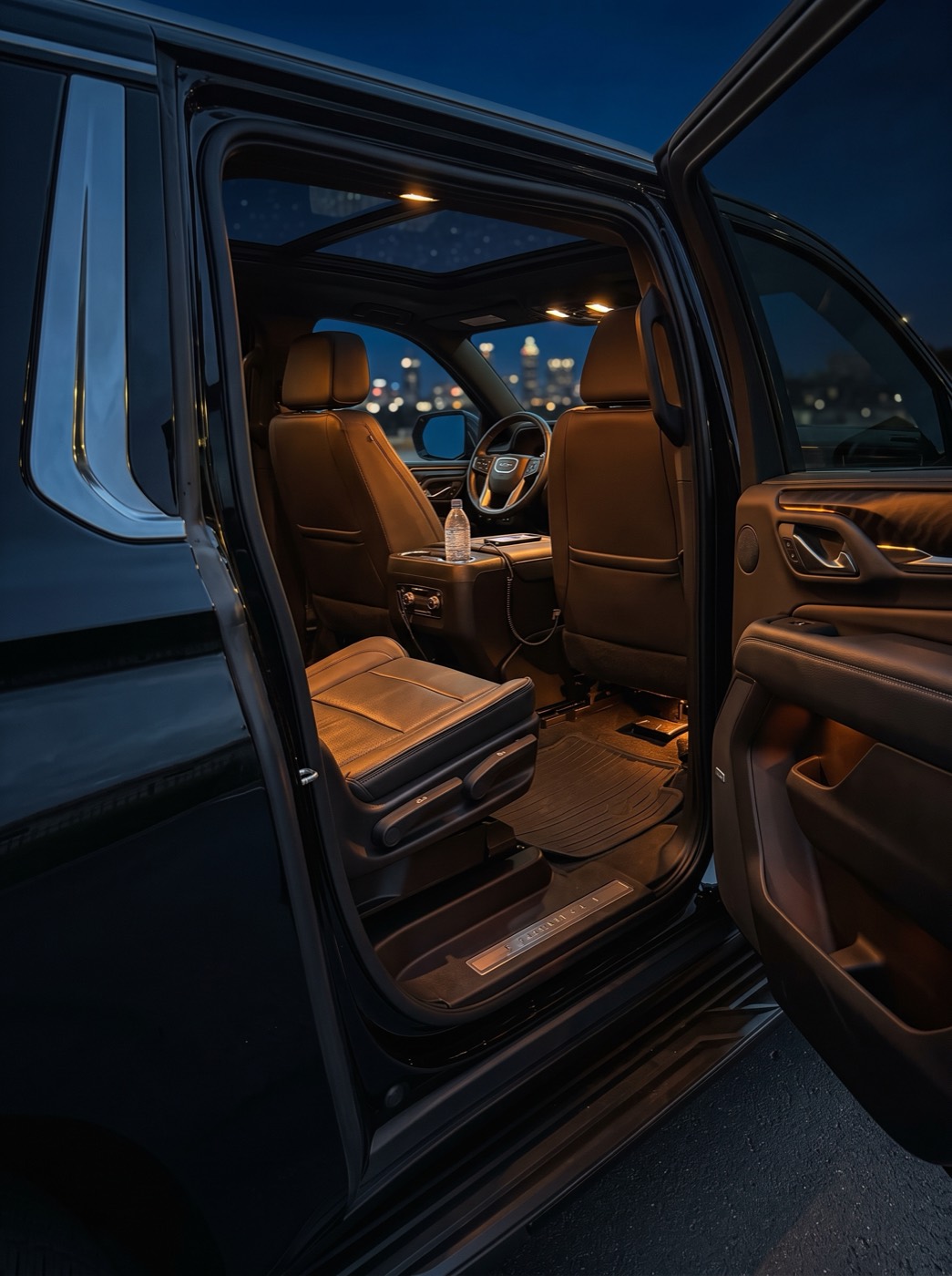 Rear seats and entertainment screen